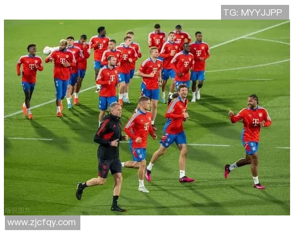 足球明星归乡瞬间真实呈现感人画面温暖人心